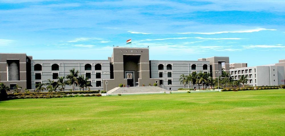 1200px-Gujarat-High-Court.jpg
